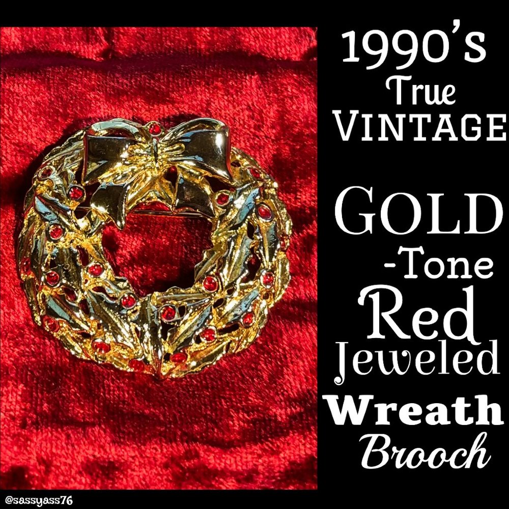 ▪️VTG▪️1990's Gold-Tone Red Jeweled Wreath Holiday Christmas Brooch - Picture 1 of 2